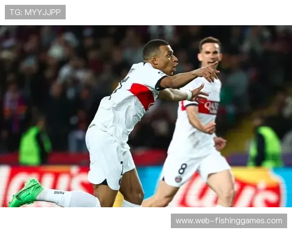 巴黎圣日耳曼采用4-3-3控球高压体系，登贝莱转型“伪9号”自由人角色