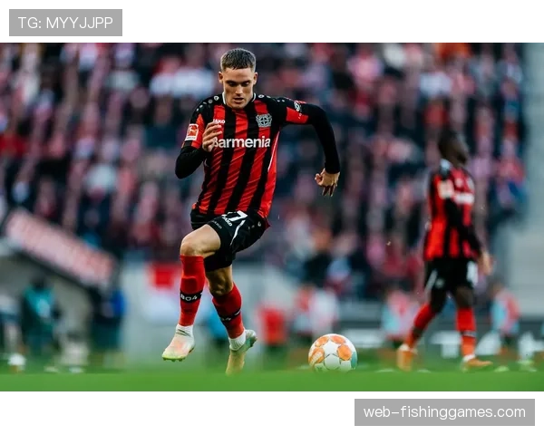 从嘘声到掌声：维尔茨率领勒沃库森击败米兰后获主场球迷起立致敬